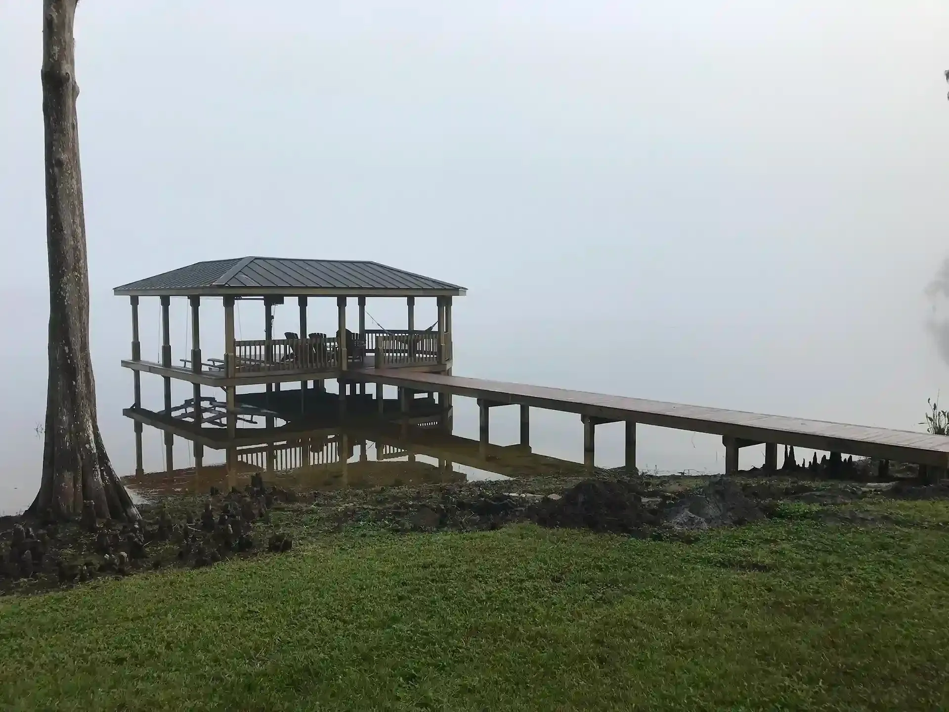 Photo of a classic dock railings on a Central Florida boat dock